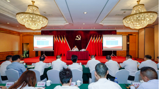 ag尊龙登陆入口z6mg集团任丁书记带头讲授“不忘初心、牢记使命”主题教育专题党课