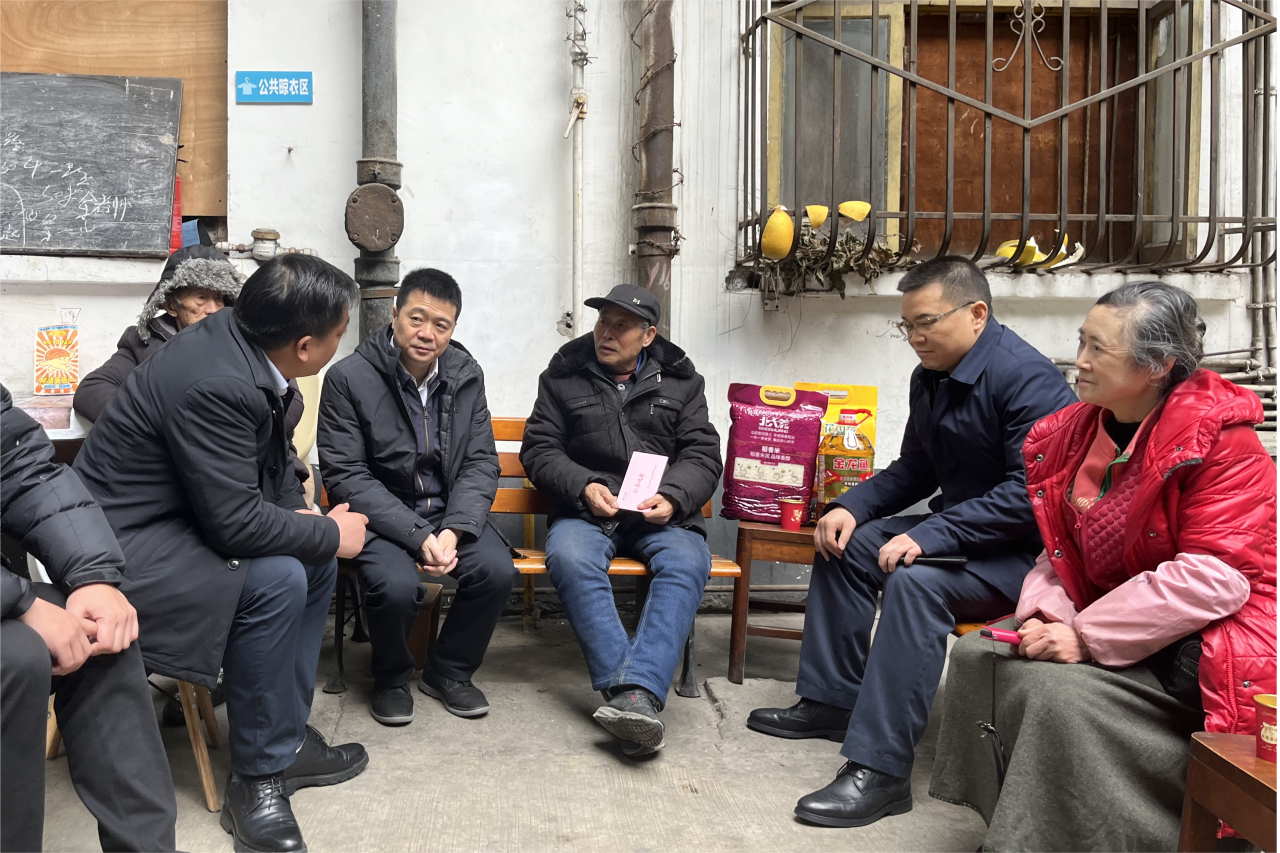 省ag尊龙登陆入口z6mg集团领导班子成员走访慰问生活困难党员、老党员、老干部